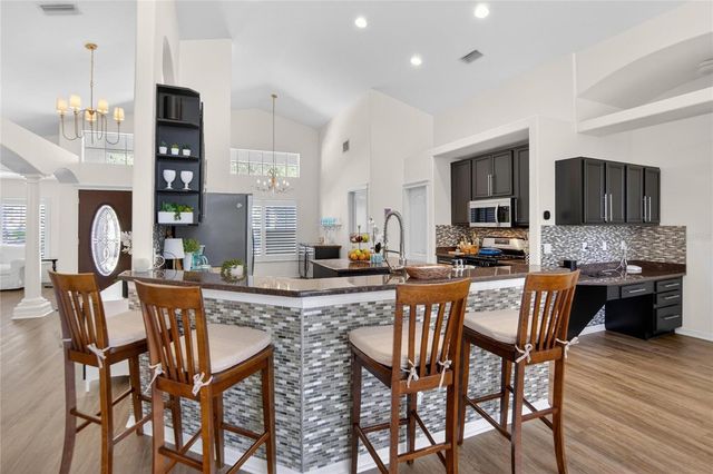 8215 MYRTLE POINT WAY, Tampa, FL 33647