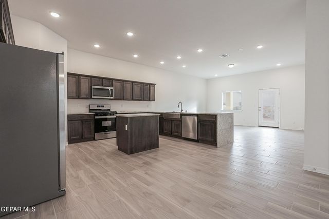 14361 Steve Joyce Parkway, El Paso, TX 79928