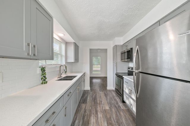 7003 Rockergate Drive, Missouri City, TX 77459