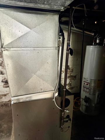 7140 Iowa Street, Detroit, MI 48212