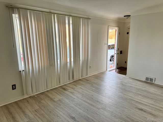 7140 Iowa Street, Detroit, MI 48212