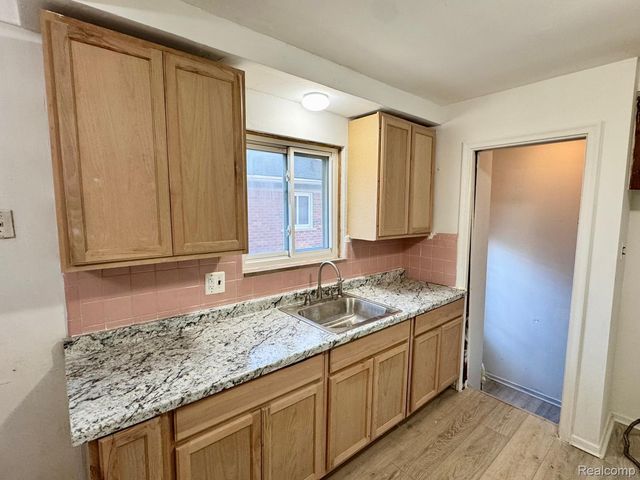 7140 Iowa Street, Detroit, MI 48212