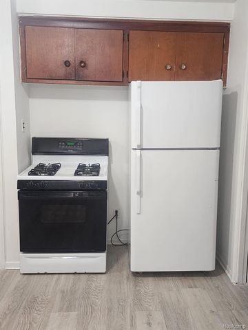 7140 Iowa Street, Detroit, MI 48212