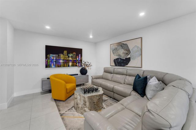 1350 SW 122nd Avenue 415, Miami, FL 33184