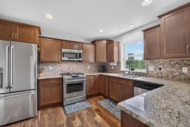 10421 Prairie Crossing DRIVE, Franksville, WI 53126