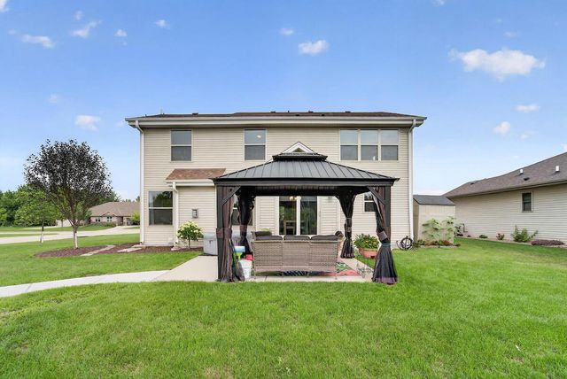 10421 Prairie Crossing DRIVE, Franksville, WI 53126