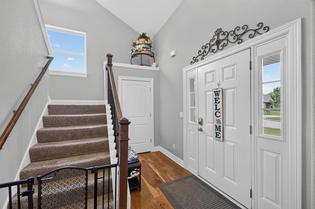 10421 Prairie Crossing DRIVE, Franksville, WI 53126
