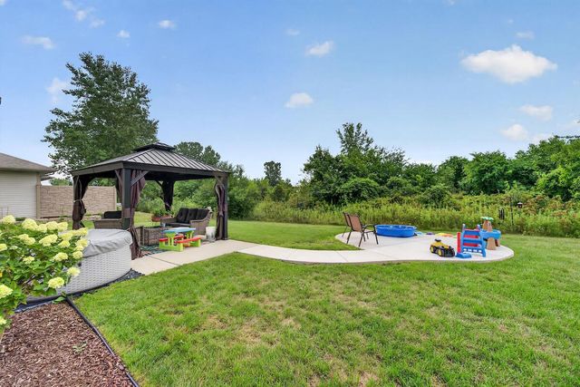 10421 Prairie Crossing DRIVE, Franksville, WI 53126