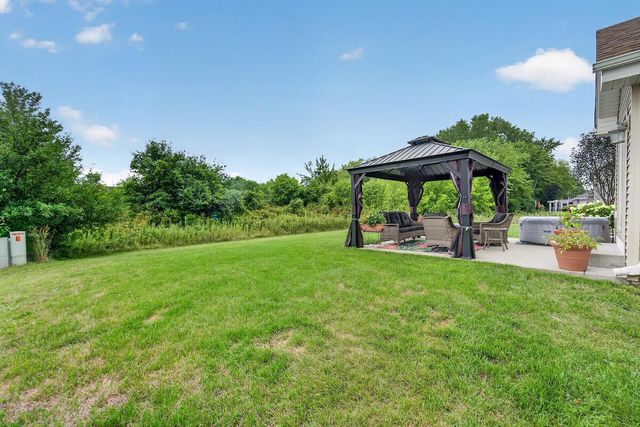 10421 Prairie Crossing DRIVE, Franksville, WI 53126