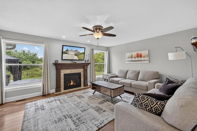 10421 Prairie Crossing DRIVE, Franksville, WI 53126