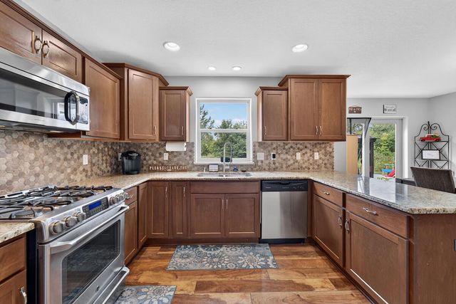 10421 Prairie Crossing DRIVE, Franksville, WI 53126