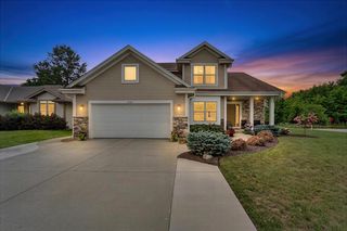 10421 Prairie Crossing DRIVE, Franksville, WI 53126