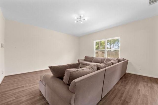1327 Diamond Drape Drive, Rosharon, TX 77583