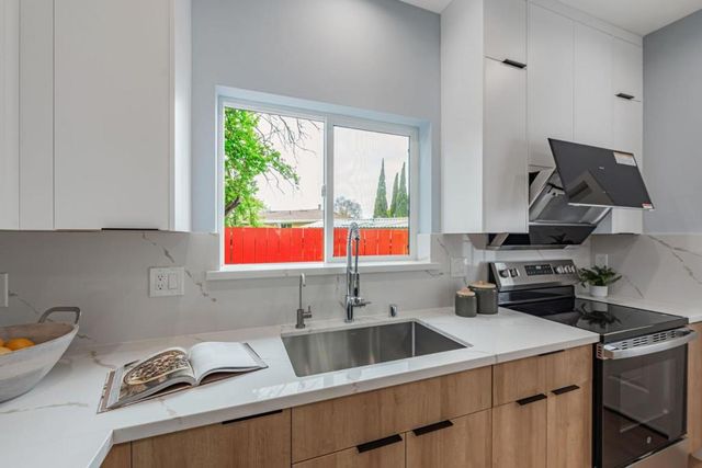 2514 Parkland Court, Santa Clara, CA 95051