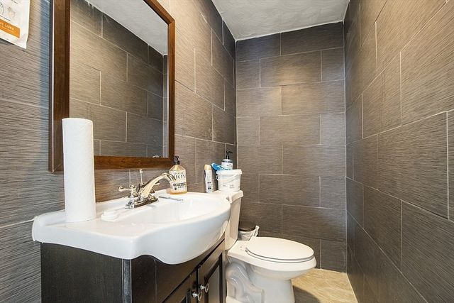 324-326 Broadway, Lawrence, MA 01841