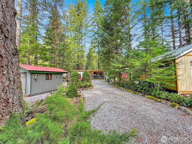 21 Drial Loop, Deming, WA 98244