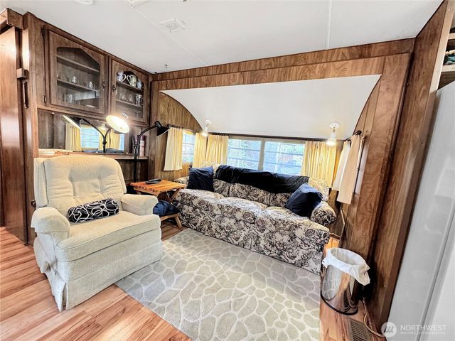 21 Drial Loop, Deming, WA 98244