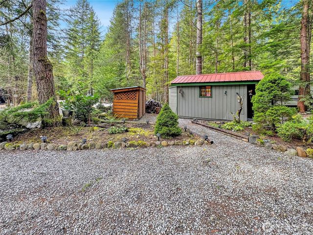 21 Drial Loop, Deming, WA 98244