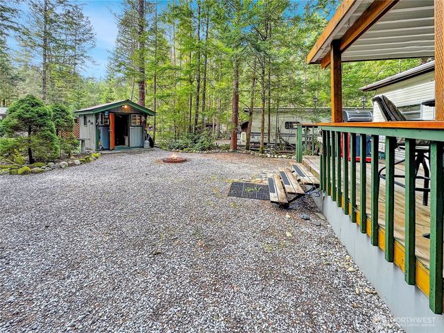 21 Drial Loop, Deming, WA 98244
