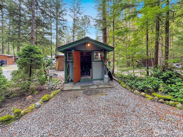 21 Drial Loop, Deming, WA 98244