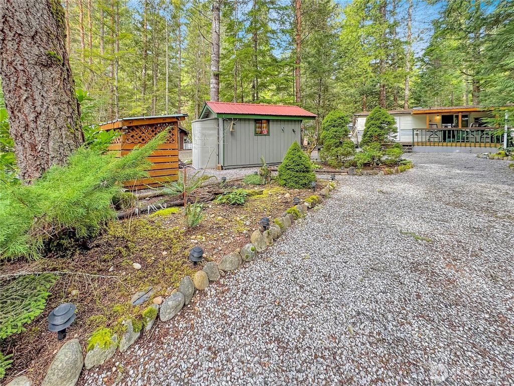 21 Drial Loop, Deming, WA 98244