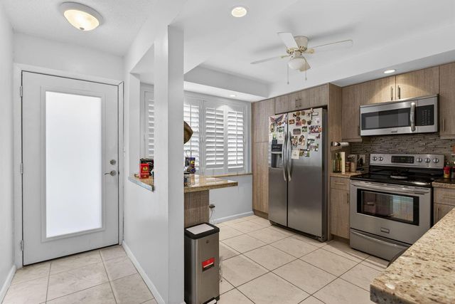 3002 Portofino Isle E3, Coconut Creek, FL 33066