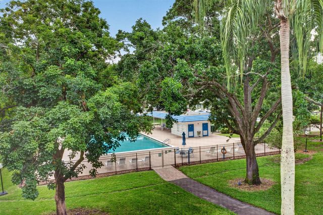 3002 Portofino Isle E3, Coconut Creek, FL 33066