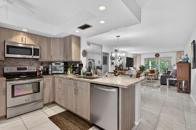 3002 Portofino Isle E3, Coconut Creek, FL 33066