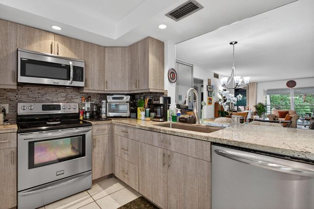 3002 Portofino Isle E3, Coconut Creek, FL 33066