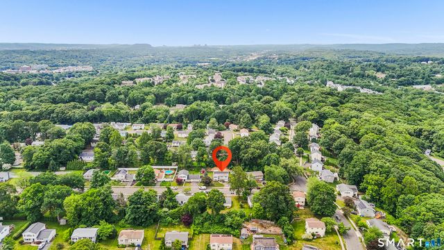 140 Flower Drive, Hamden, CT 06518