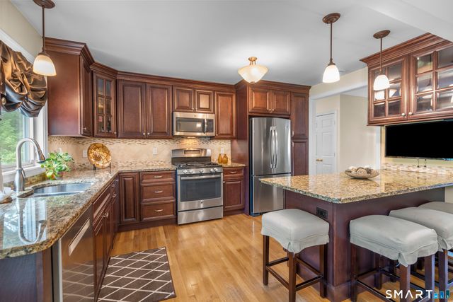 140 Flower Drive, Hamden, CT 06518