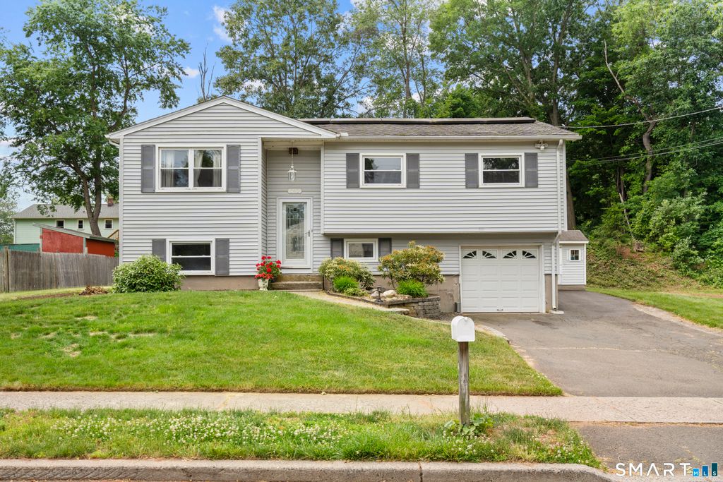 140 Flower Drive, Hamden, CT 06518