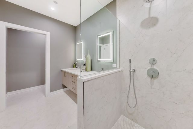 5114 S Kenwood Avenue 3B, Chicago, IL 60615