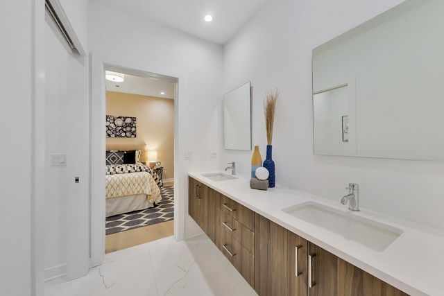 5114 S Kenwood Avenue 3B, Chicago, IL 60615