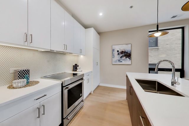 5114 S Kenwood Avenue 3B, Chicago, IL 60615