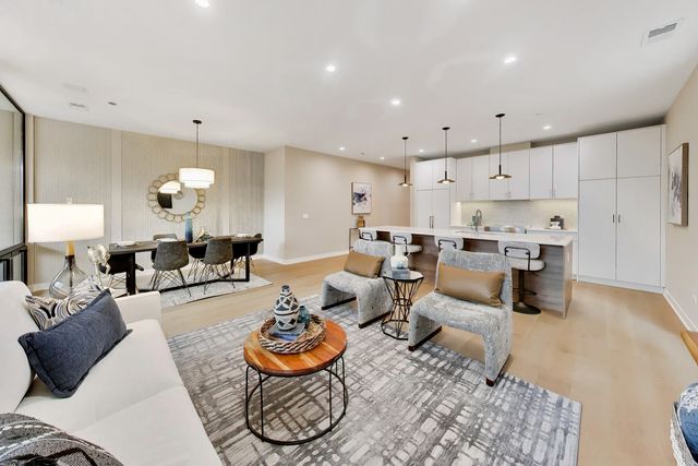 5114 S Kenwood Avenue 3B, Chicago, IL 60615