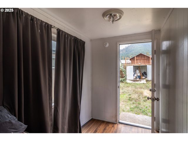 172 PHILLIPS St, Canyonville, OR 97417