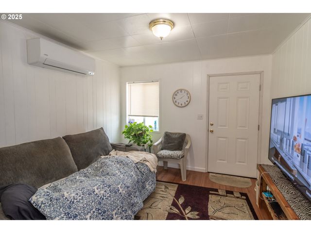 172 PHILLIPS St, Canyonville, OR 97417