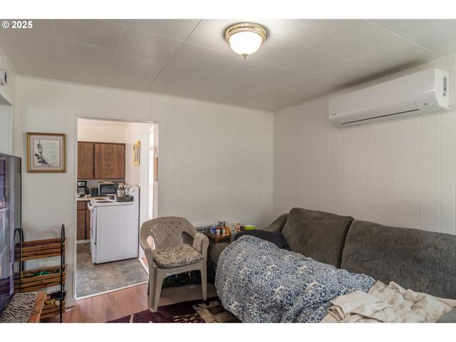 172 PHILLIPS St, Canyonville, OR 97417