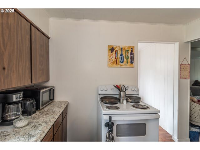 172 PHILLIPS St, Canyonville, OR 97417