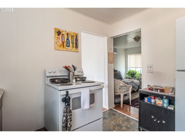 172 PHILLIPS St, Canyonville, OR 97417