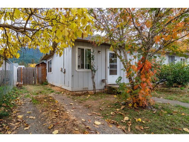 172 PHILLIPS St, Canyonville, OR 97417