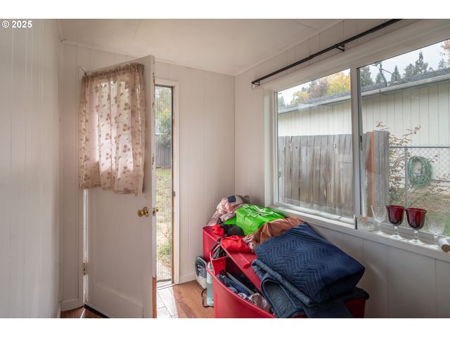 172 PHILLIPS St, Canyonville, OR 97417