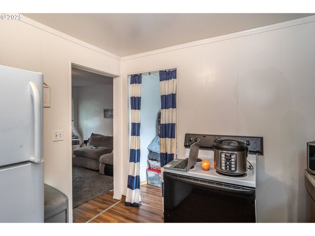 172 PHILLIPS St, Canyonville, OR 97417