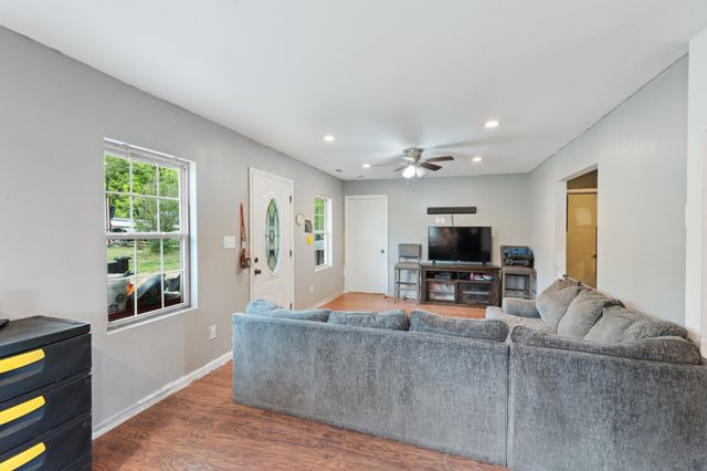 287 Rack Clayton Rd, Hohenwald, TN 38462