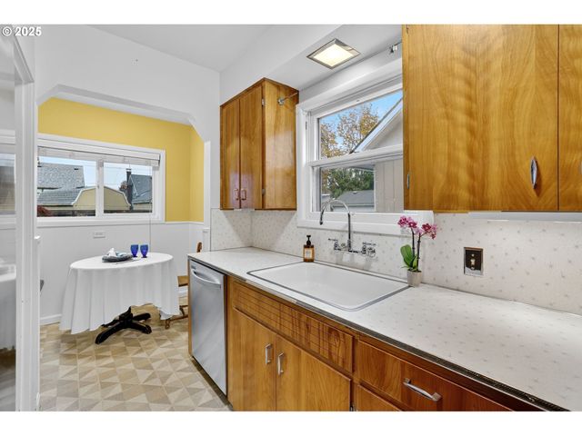 1323 Ne 60TH Ave, Portland, OR 97213