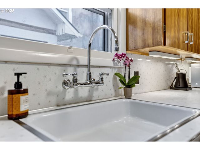 1323 Ne 60TH Ave, Portland, OR 97213