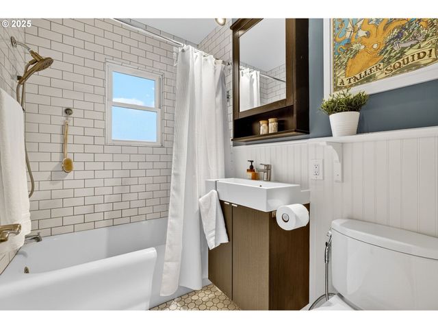 1323 Ne 60TH Ave, Portland, OR 97213