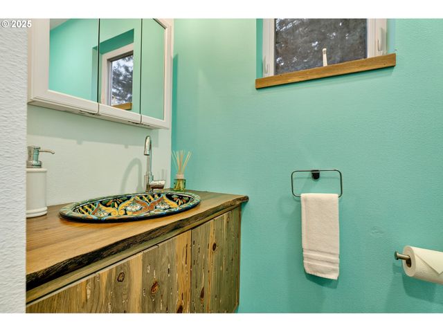 1323 Ne 60TH Ave, Portland, OR 97213