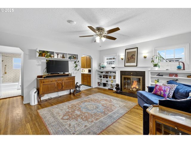 1323 Ne 60TH Ave, Portland, OR 97213